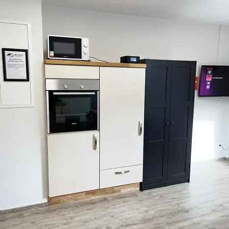 Апартаменты Geraeumige Mit Garten *