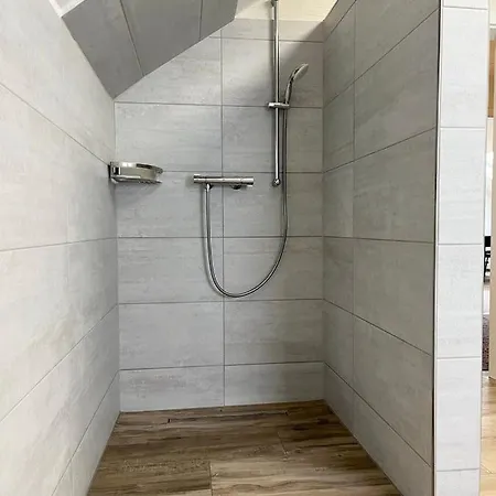 Geraeumige Mit Garten Кроненбург