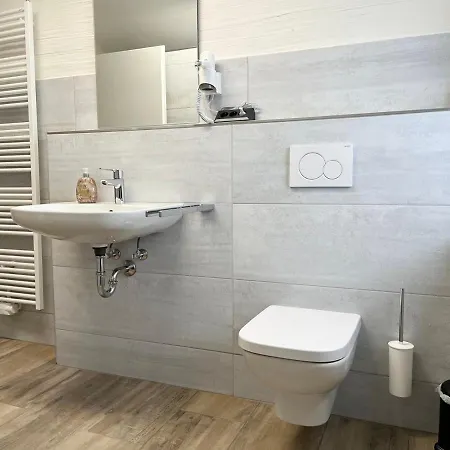 Апартаменты Geraeumige Mit Garten Кроненбург