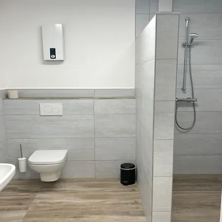 Апартаменты Geraeumige Mit Garten *