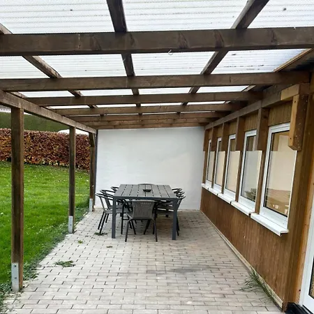 Geraeumige Mit Garten Апартаменты *