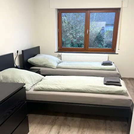 Апартаменты Geraeumige Mit Garten *