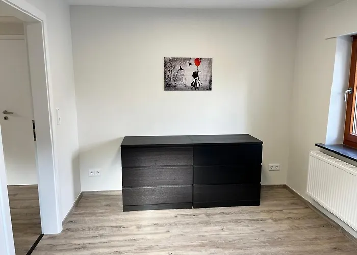 Geraeumige Mit Garten Apartamento