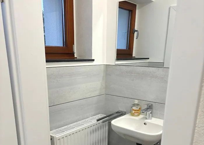 Geraeumige Mit Garten Apartamento